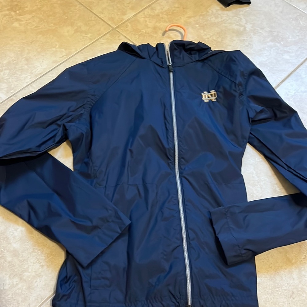 SUPER CUTE NOTRE DAME WINDBREAKER